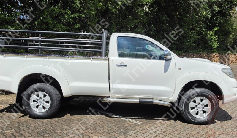 
								Toyota Hilux 3.0 D-4D full									