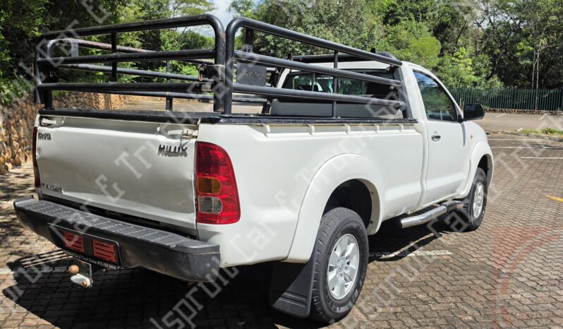 
								Toyota Hilux 3.0 D-4D full									