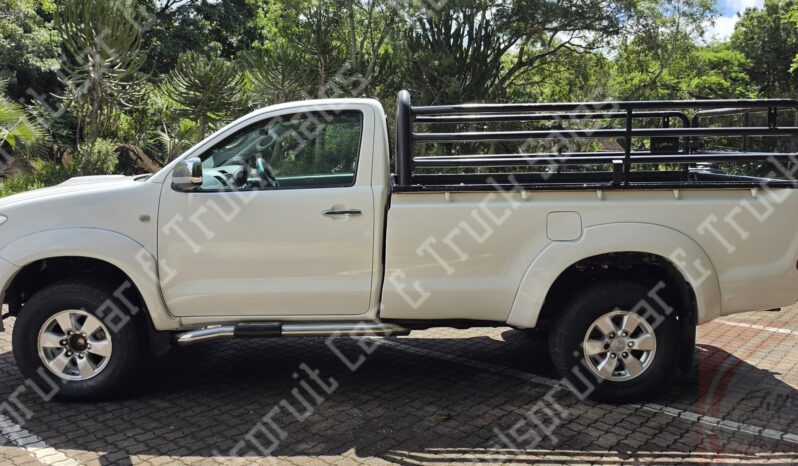 
								Toyota Hilux 3.0 D-4D full									