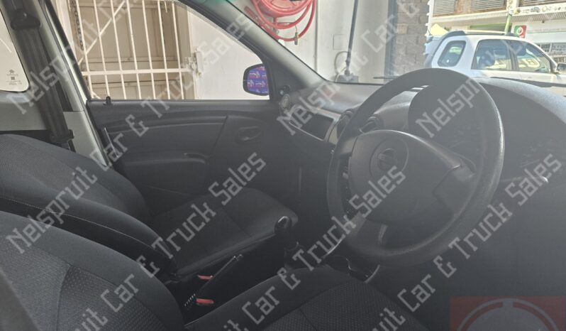 
								Nissan NP200 full									