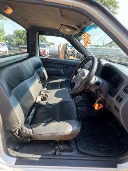 
										Nissan NP300 full									