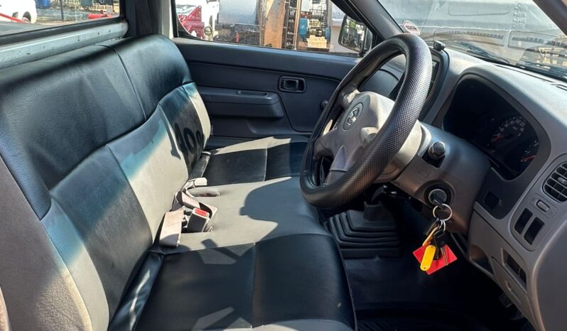 
								Nissan NP300 full									