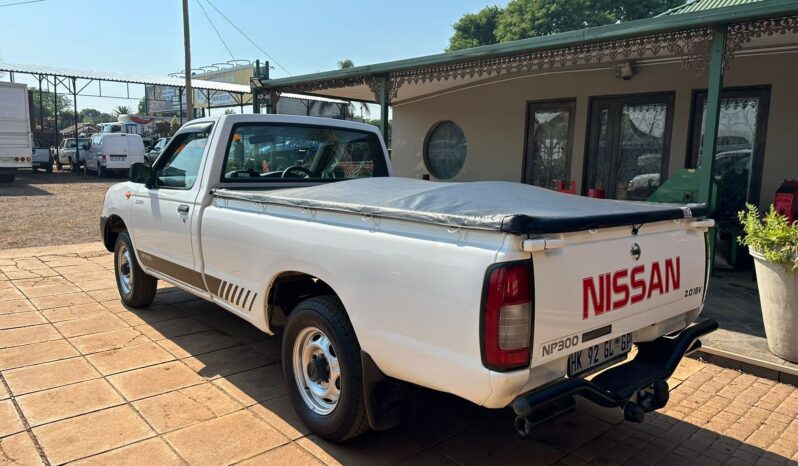 
								Nissan NP300 full									