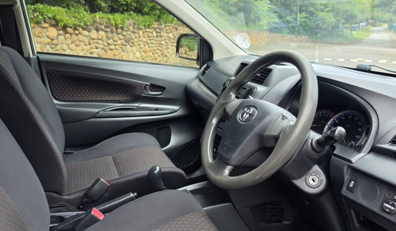 
								Toyota Avanza 1.5 full									