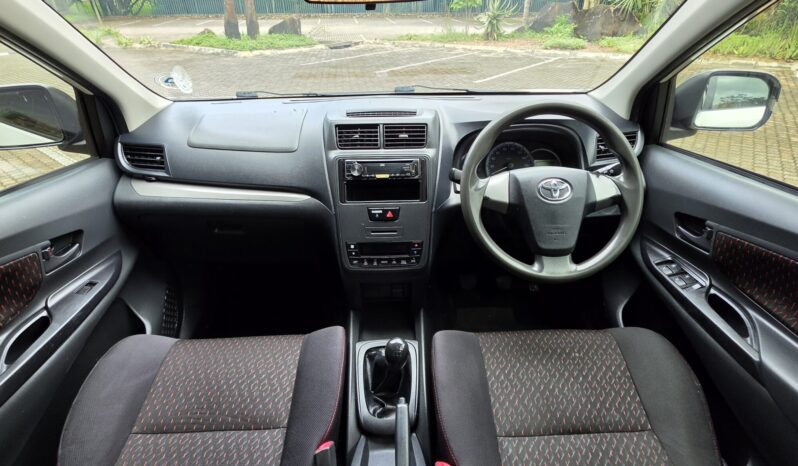 
								Toyota Avanza 1.5 full									