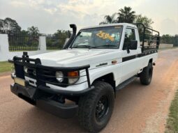
										Toyota Land Cruiser full									