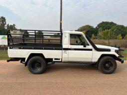 
										Toyota Land Cruiser full									