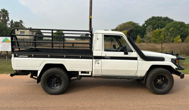 
								Toyota Land Cruiser full									