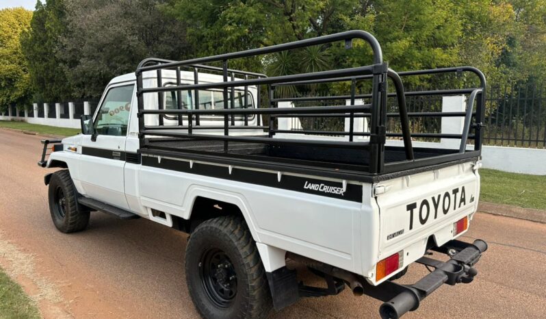 
								Toyota Land Cruiser full									