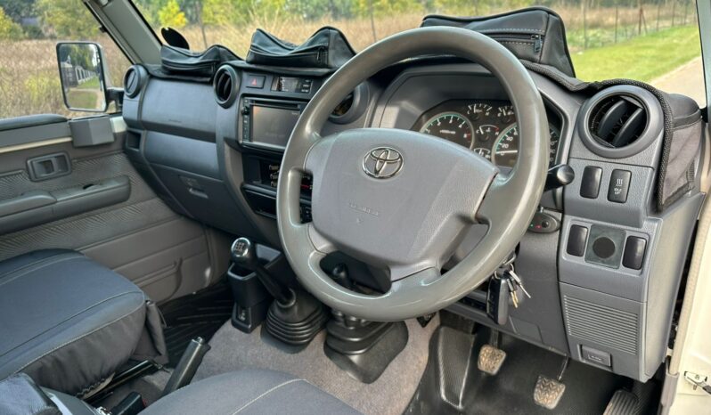 
								Toyota Land Cruiser 4.5 D V8 4×4 full									