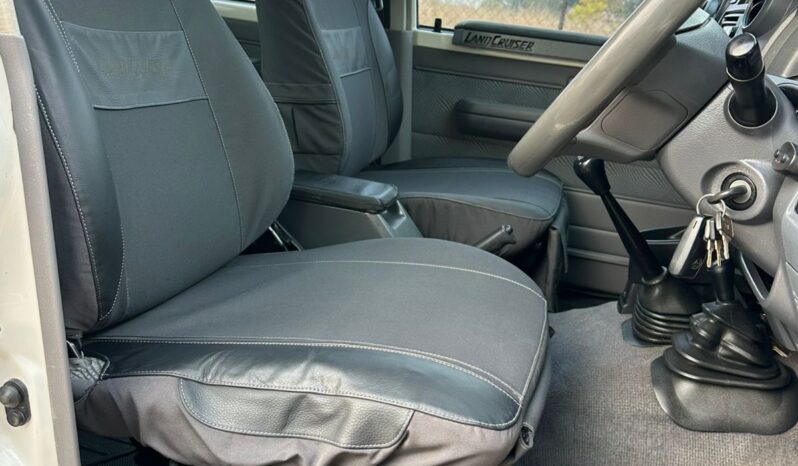 
								Toyota Land Cruiser 4.5 D V8 4×4 full									