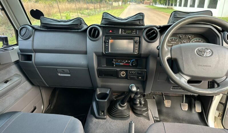 
								Toyota Land Cruiser 4.5 D V8 4×4 full									