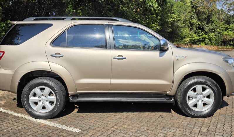 
								2011 Toyota Fortuner 3.0 D-4D full									