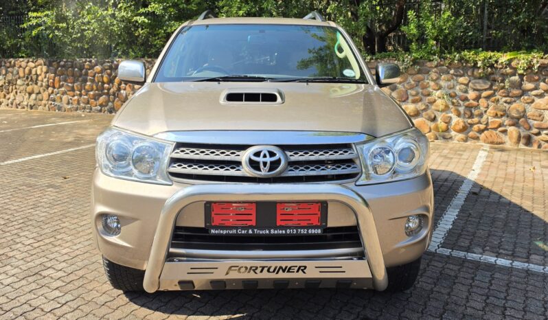 
								2011 Toyota Fortuner 3.0 D-4D full									