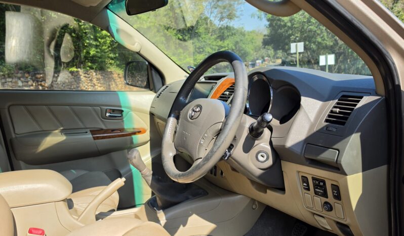 
								2011 Toyota Fortuner 3.0 D-4D full									