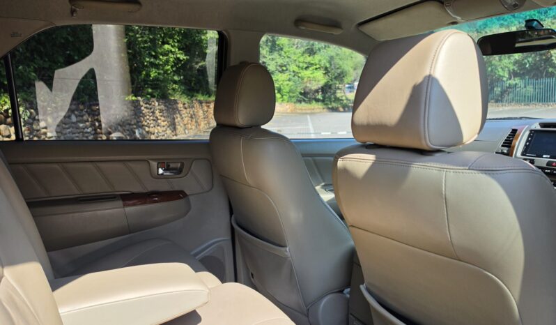 
								2011 Toyota Fortuner 3.0 D-4D full									