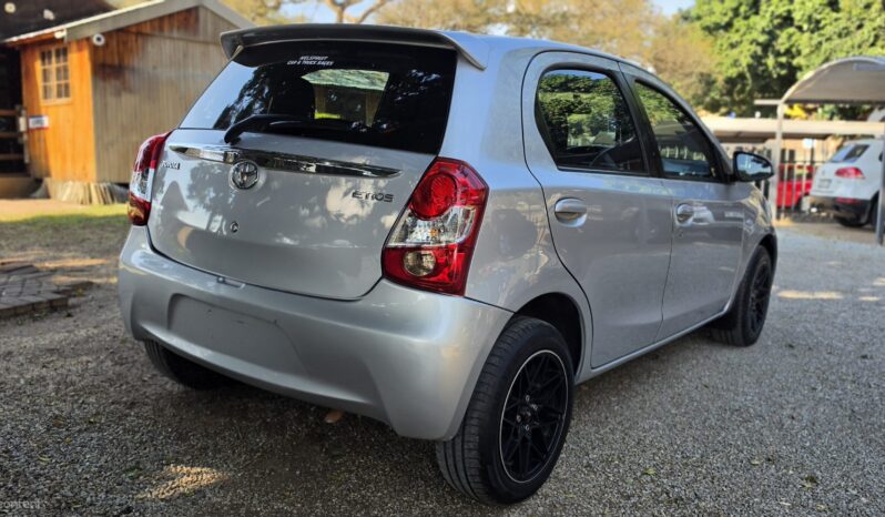 
								2014 Toyota Etios 1.5 Xs Sprint full									